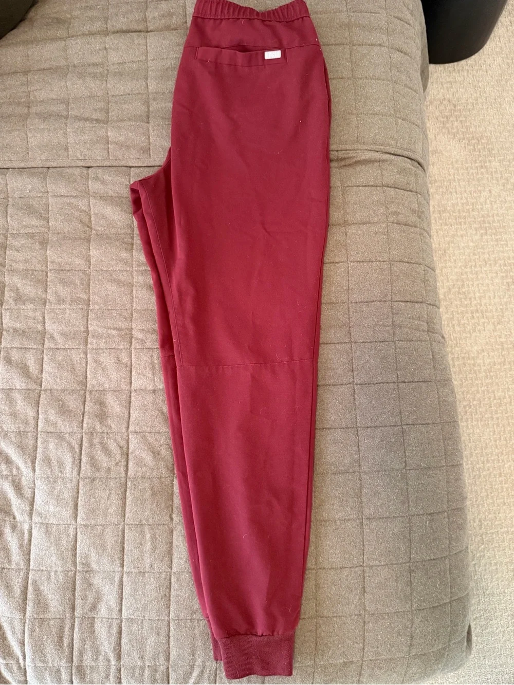 Figs Men's Maroon Elastic Waist Jogger Pants